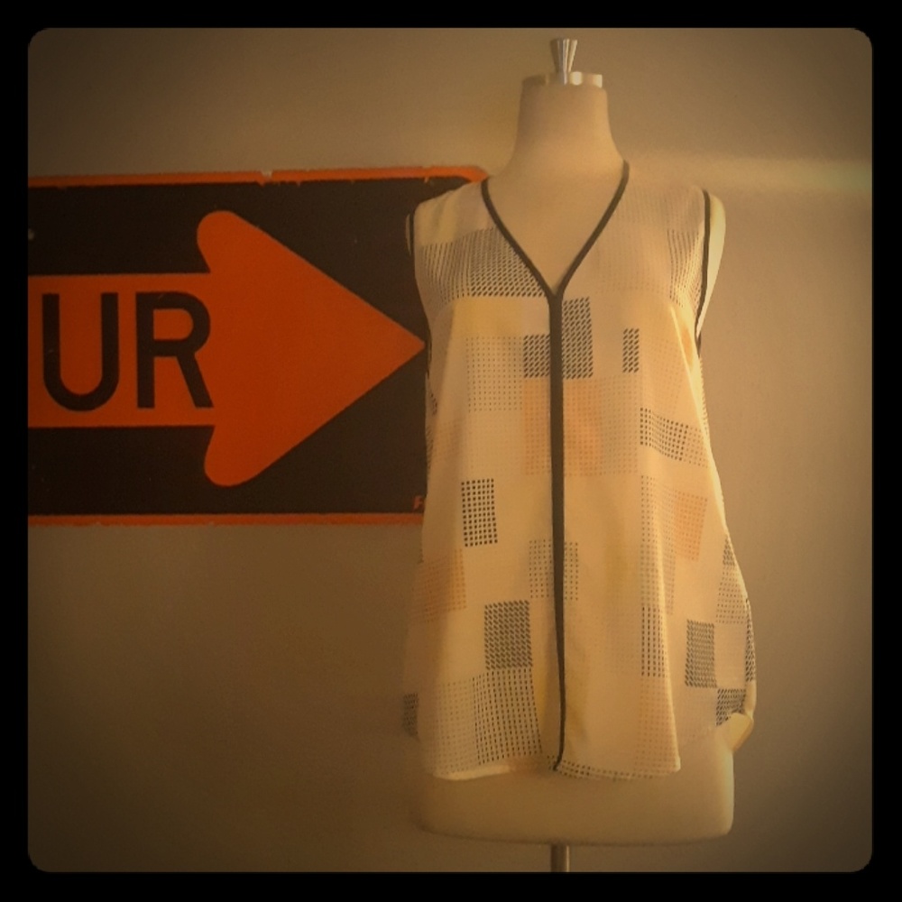DKNY Sleeveless shirt